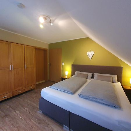 Lindner Ferienwohnungen Und Doppelzimmer フィヒテルベルク エクステリア 写真