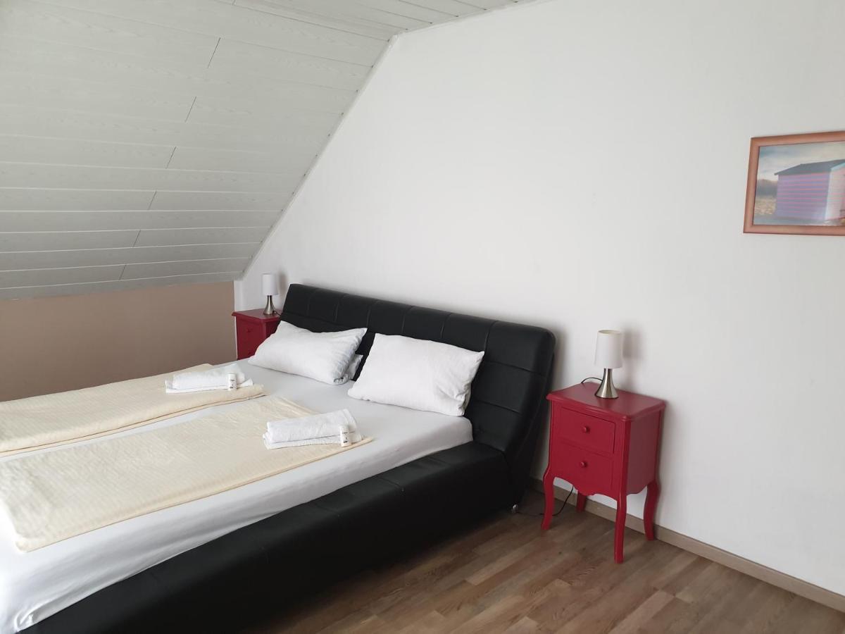 Lindner Ferienwohnungen Und Doppelzimmer フィヒテルベルク エクステリア 写真