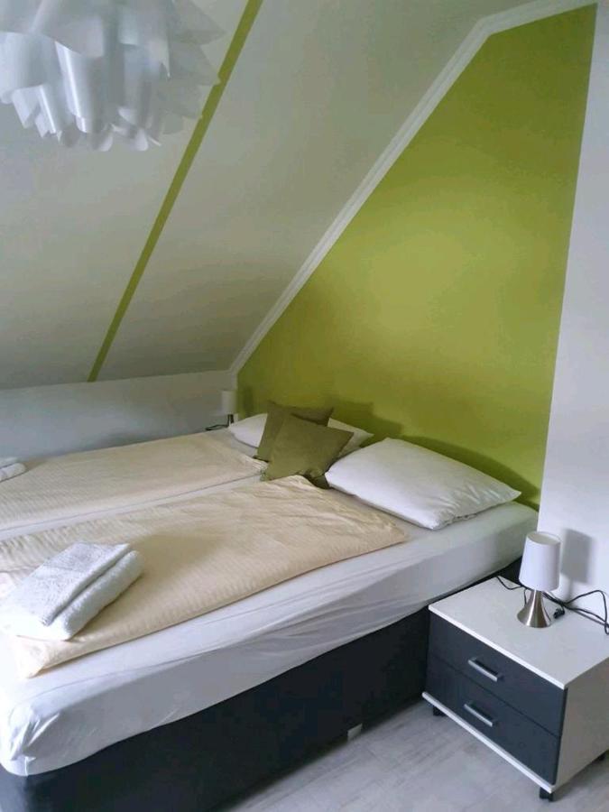 Lindner Ferienwohnungen Und Doppelzimmer フィヒテルベルク エクステリア 写真